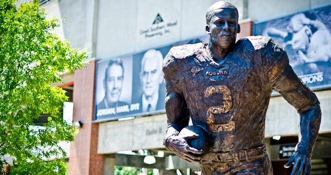 AuburnStadiumStatue